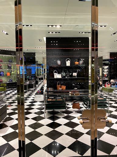 prada discount store